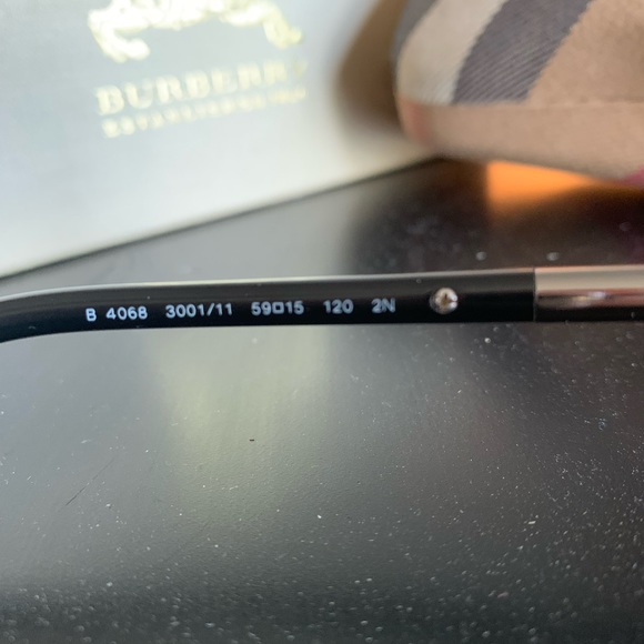 Burberry sunglasses - Picture 11 of 11